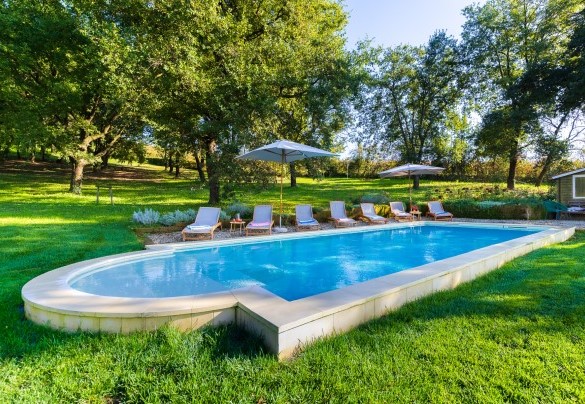 The rectangular swimming pool can be heated on request and for a fee – Cascina Monferrato