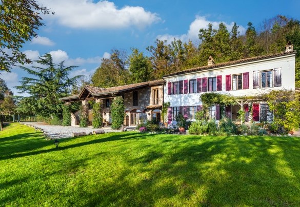 A rustic but comfortable home ideal for groups of friends and large families – Cascina Monferrato