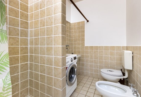Bathroom with shower n.1 on the ground floor - Cascina Monferrato