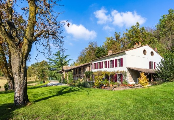 An authentic destination, immersed in the countryside, far from chaos and population centers – Cascina Monferrato