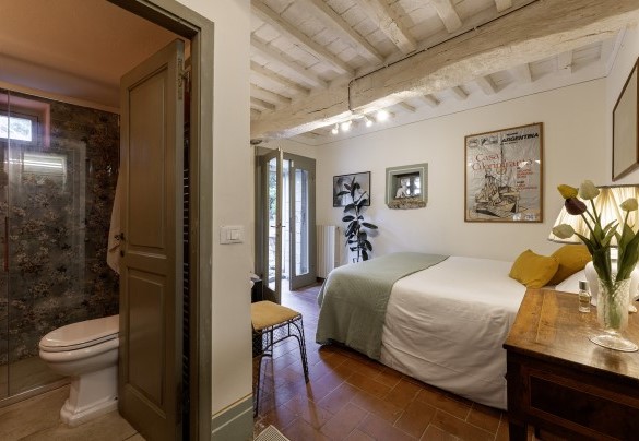 Double bedroom no. 1 with en suite bathroom on the ground floor - Case Novole