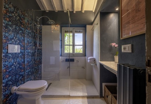 Bathroom with shower no. 2 on the first floor - Case Novole