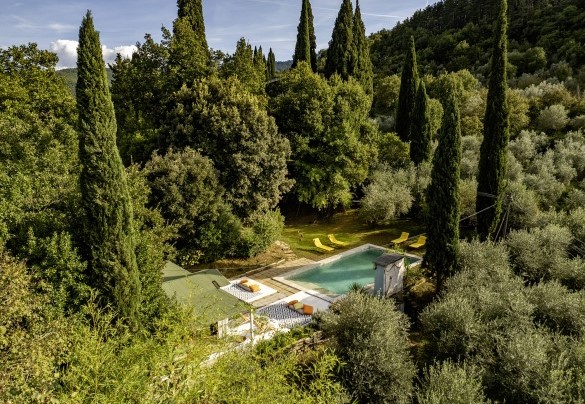 The pool in a private location - Case Novole