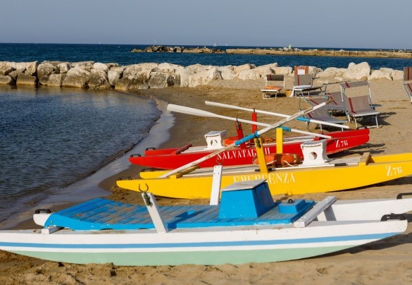 L'adiacenza alla spiaggia e quindi al Lido Ristorante, posizionato davanti alla casa, offre la possibilità di usufruire di diversi servizi direttamente nella proprietà – Casetta del Pescatore