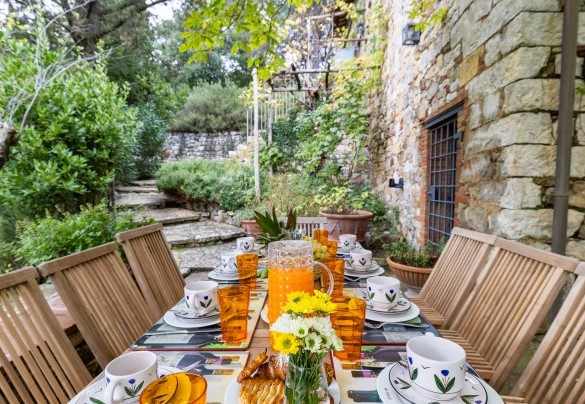 L’area pranzo esterna sulla terrazza - Castellare in Poggio	