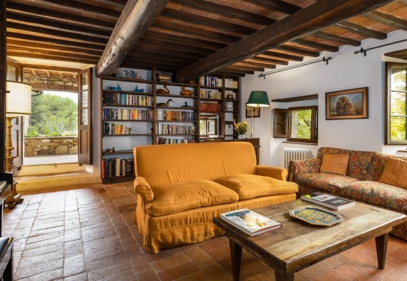 Il soggiorno con area studio al primo piano - Castellare in Poggio	