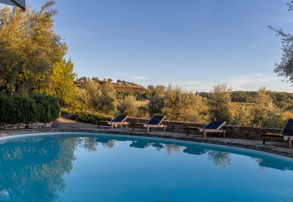 La profondità della piscina varia da 1.40 a 2.50 mt - Castellare in Poggio	