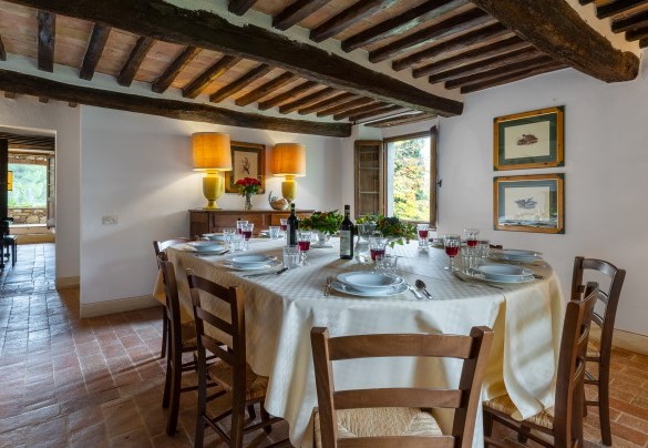 La sala da pranzo al primo piano - Castellare in Poggio	
