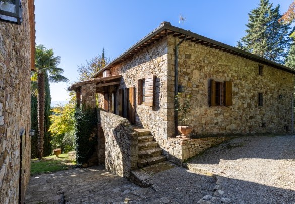 Vista delle scale di ingresso al primo piano - Castellare in Poggio	