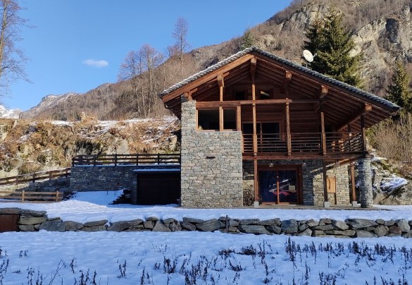 La parte di chalet disponibile è quella a piano terra (il primo piano non è abitato ed appartiene a un diverso proprietario) - Chalet Walser