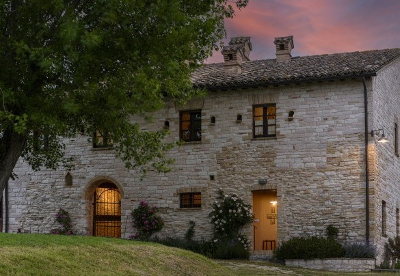 Main facade of the villa lit up at sunset - Checello