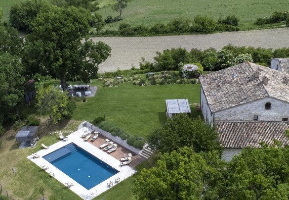 Detail of the pool area - Checello