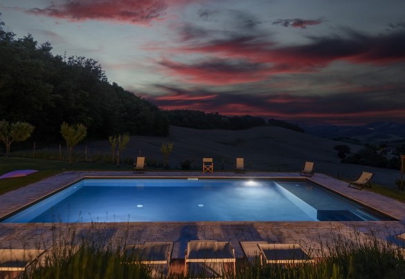 Pool with night lighting and panoramic view of the hills at sunset - Checello
