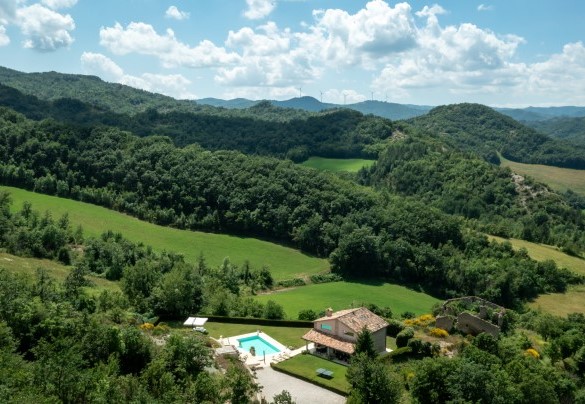 With such enchanting scenery as its backdrop, it is the ideal location for spending wonderful moments - Chipieri
