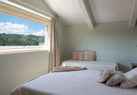 Triple bedroom with walk-in closet on the first floor – Chipieri