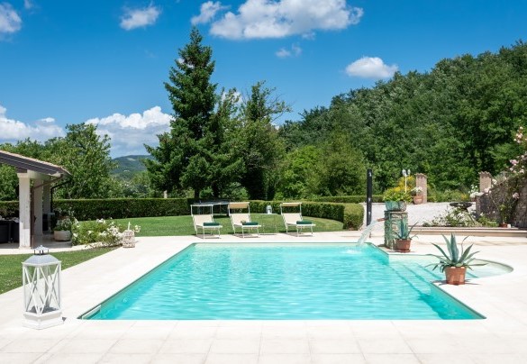 The pool measures 12 x 6 m with a constant depth of 1,35 m - Chipieri
