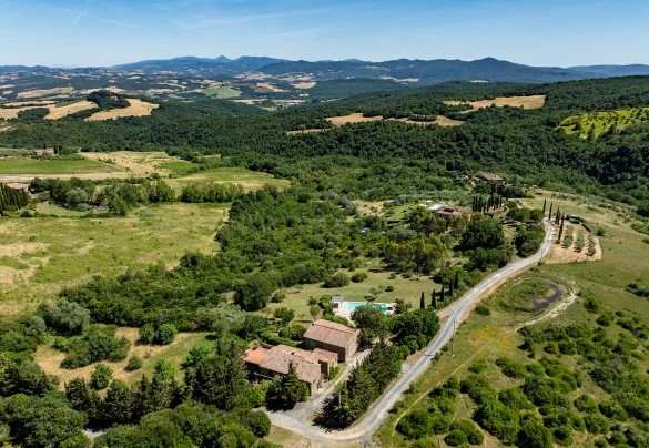 Panoramico scorcio dalla piscina – Cinque Cipressi