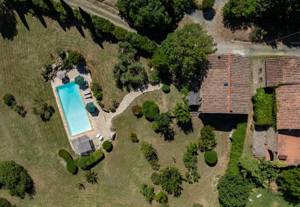 La piscina è aperta dall’ultimo sabato di aprile al primo sabato di ottobre – Cinque Cipressi