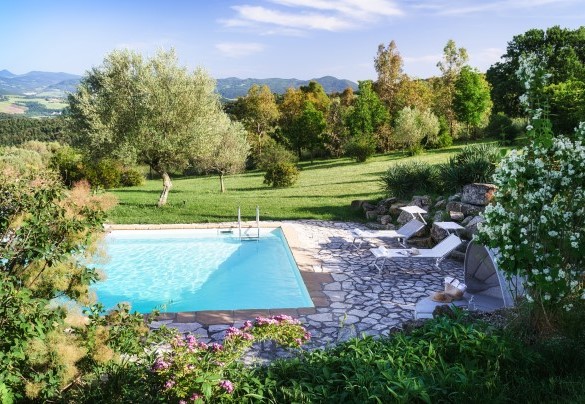 Panoramico scorcio dalla piscina – Cinque Cipressi