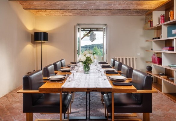 The living room has direct access to the garden through a French window – Cinque Cipressi