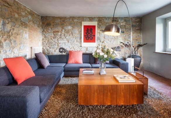 Terracotta floors, the original exposed stone walls, and the handmade wooden furniture define the classic and refined style of the villa – Cinque Cipressi