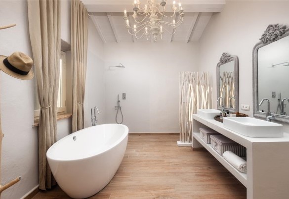 En suite bathroom with tub and shower n.2 to bedroom n.2 - Cinque Cipressi