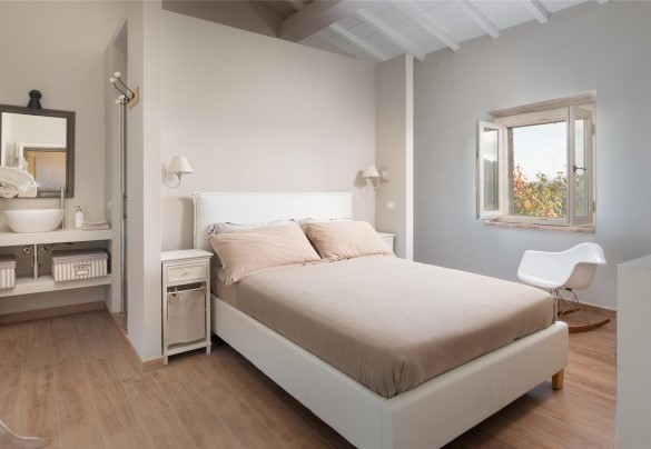 Double bedroom n.4 on the top floor with a double ensuite basin – Cinque Cipressi