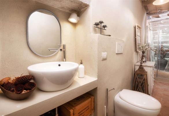 En suite bathroom with shower n.1 to bedroom n.1 – Cinque Cipressi