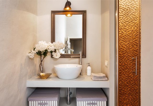 Open-plan bathroom with shower and double basin in the bedroom n.4 – Cinque Cipressi