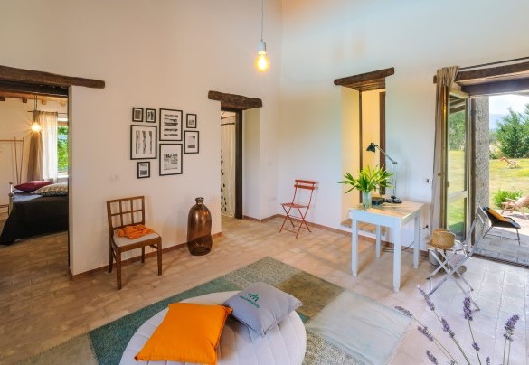Il disimpegno al primo piano con accesso al giardino - Col di Luce
