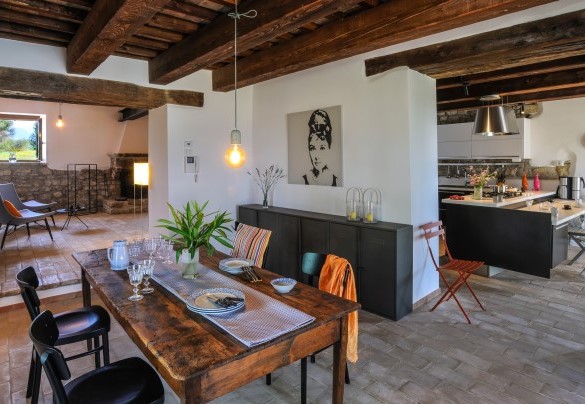 La sala da pranzo comunica con la cucina e il soggiorno - Col di Luce