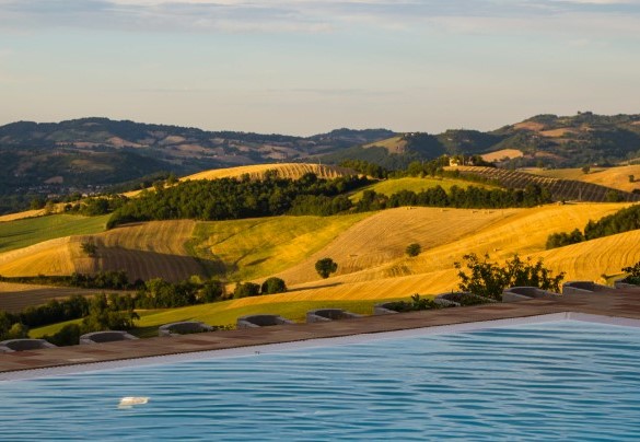 Piscina a sfioro affacciata sulle colline - Col di Luce