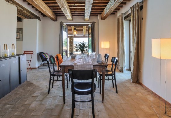 La sala da pranzo con affaccio sul portico - Col di Luce