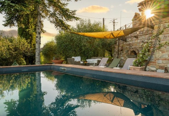 La piscina al tramonto - Colle Calzolaro 