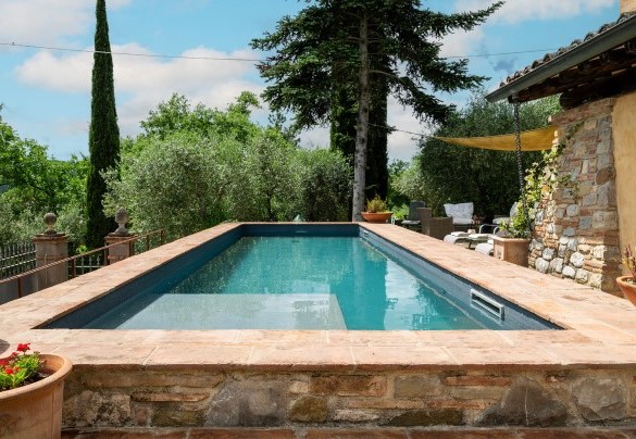 Dotata di impianto per il nuoto controcorrente - Colle Calzolaro   