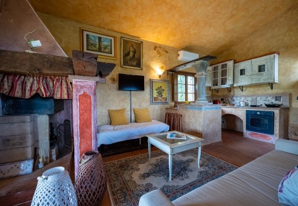 L’area living al primo piano con la cucina - Colle Calzolaro