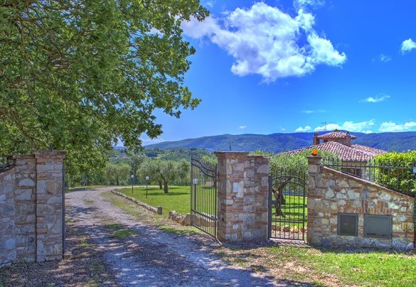 Il cancello d'accesso alla proprietà - Colle Del Sole
