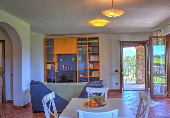 Il salotto con TV al piano superiore - Colle Del Sole