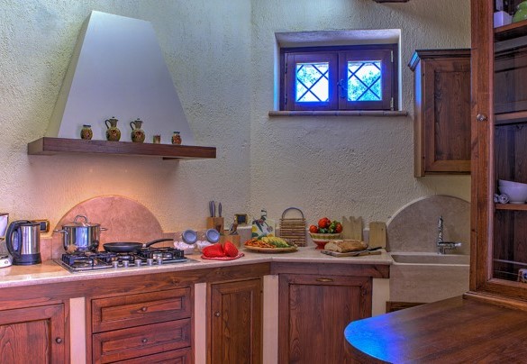 L'attrezzata cucina dallo stile rustico - Colle Del Sole