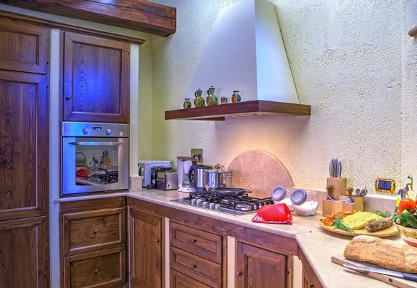 L'attrezzata cucina dallo stile rustico - Colle Del Sole