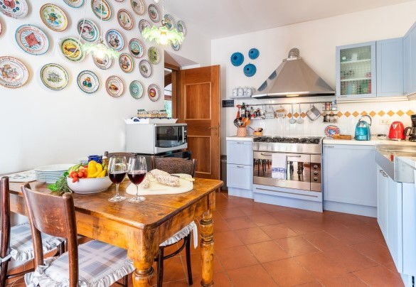  The large kitchen is well equipped with everything you need - Corazza