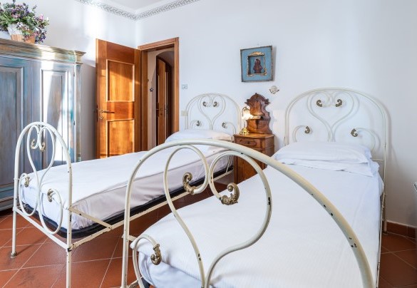 The bedroom with two single beds - Corazza