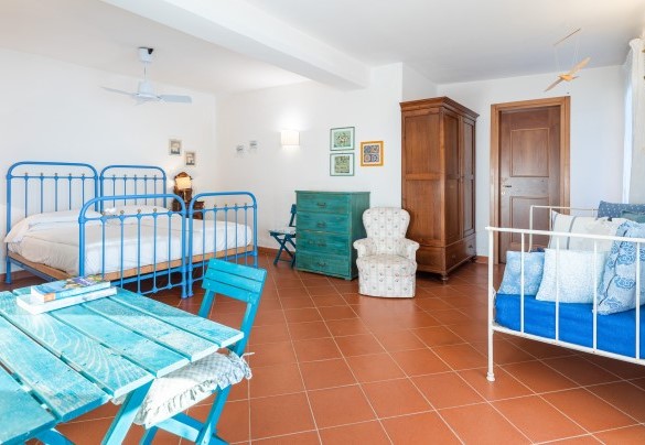 The double bedroom with an additional single sofa bed and en-suite bathroom - Corazza