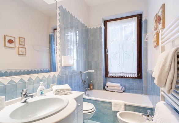 Bathroom with tub - Corazza