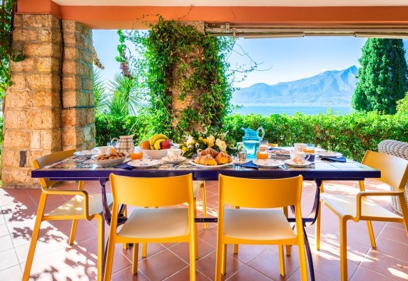 The elegantly furnished porch is equipped to enjoy moments of relaxation- Corazza