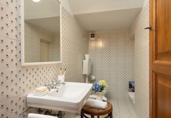 The bathroom with shower on the first floor – Cosciano