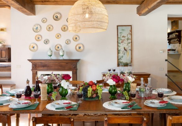 The dining room with fireplace – Cosciano
