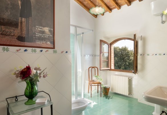 The bathroom with shower on the first floor – Cosciano
