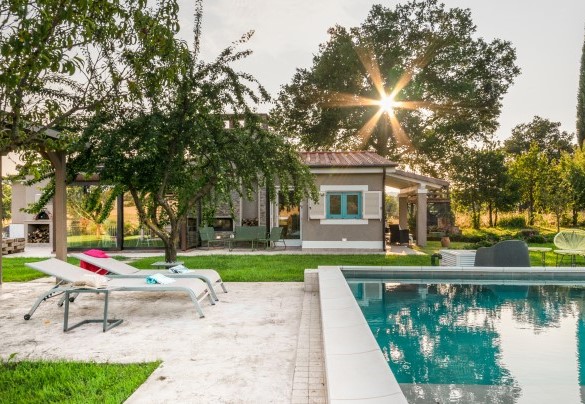 La piscina a pochi passi dalla casa - Cottage Violapo