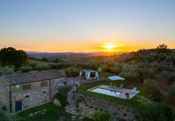 Il casale è contornato da circa 1200 metri quadrati di terreno prevalentemente coltivato a ulivi – Country House Lo Spigo